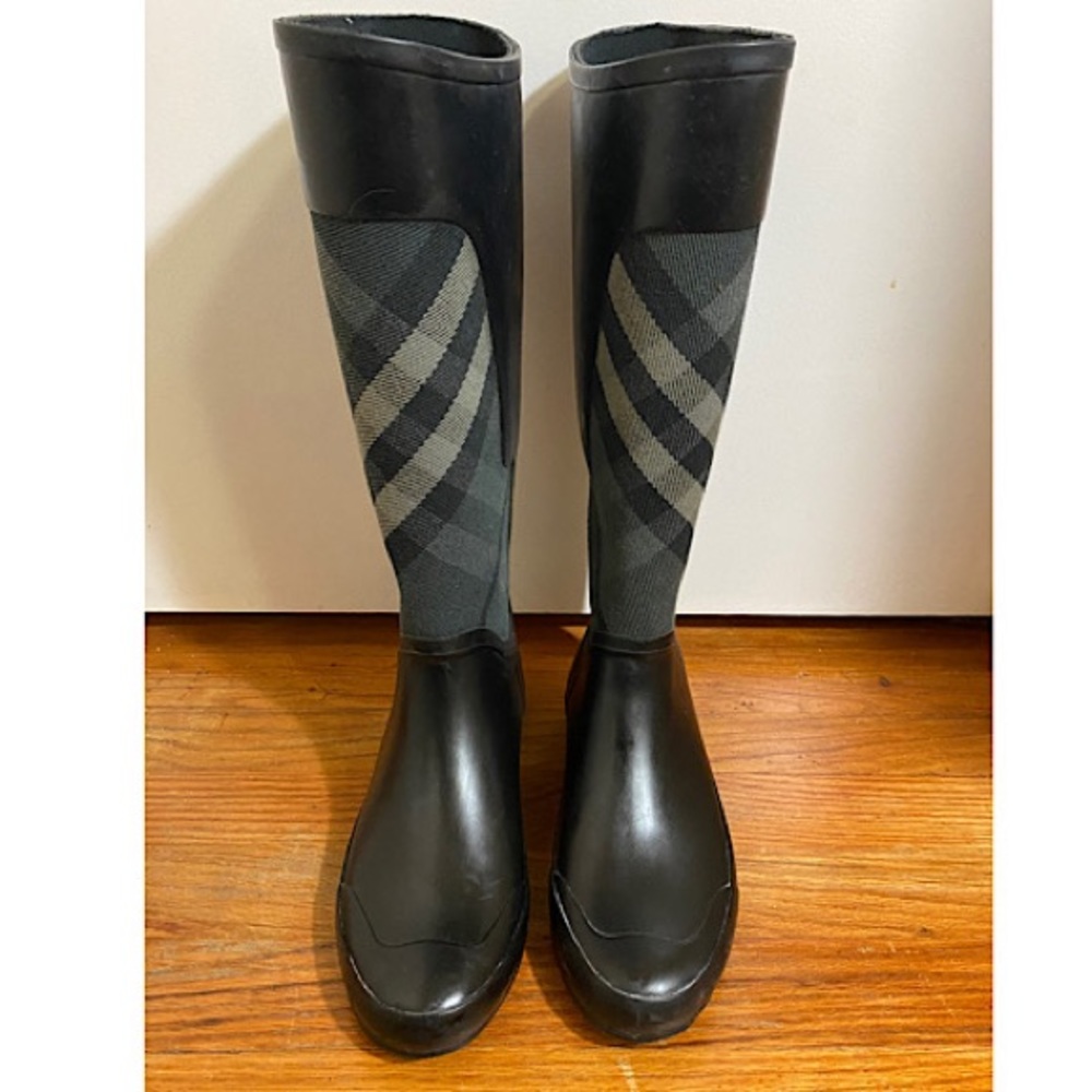 Authentic Tall Black Plaid Burberry Rain Boots Size 37 (US size 7)